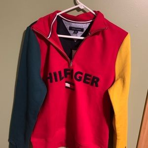 TOMMY HILFIGER NWT QUARTER ZIP MULTI COLOR